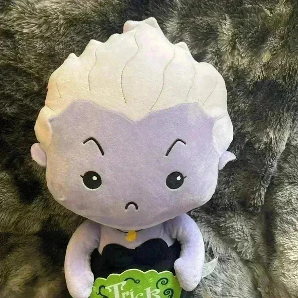 Disney Villains  URSULA 18' - Picture 2 of 13